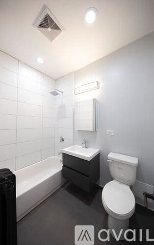 Chicago Apartment: 7663 N Rogers Ave