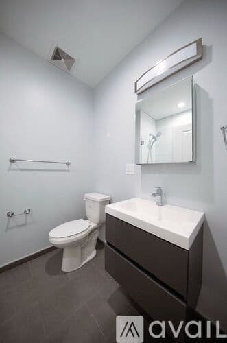 Chicago Apartment: 7663 N Rogers Ave