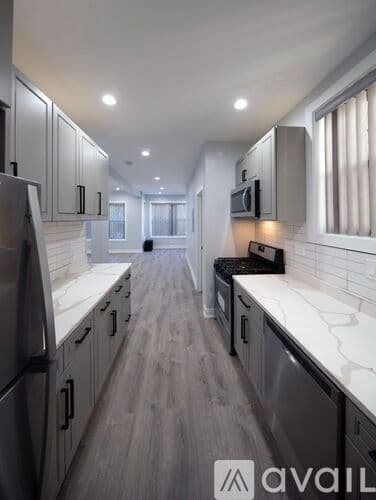 Chicago Apartment: 7663 N Rogers Ave
