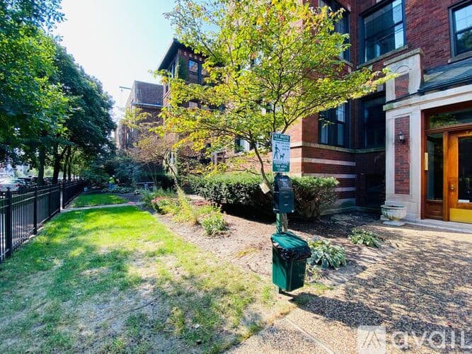 Chicago Apartment: 7663 N Rogers Ave