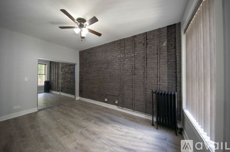 Chicago Apartment: 7663 N Rogers Ave