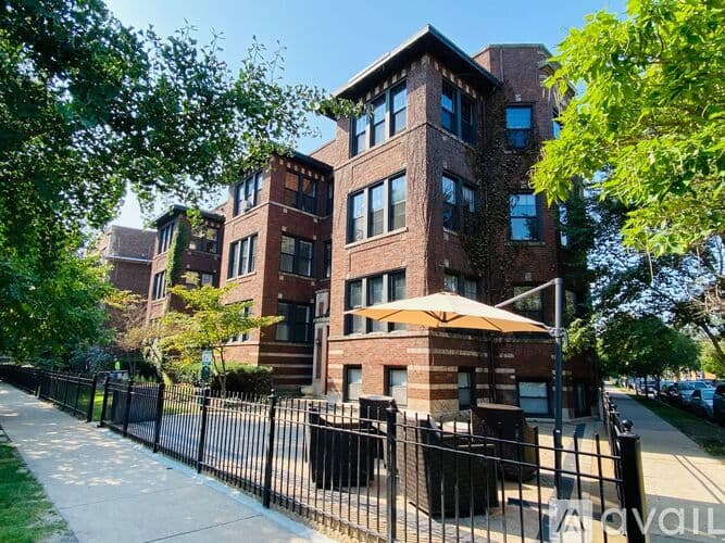 Chicago Apartment: 7663 N Rogers Ave