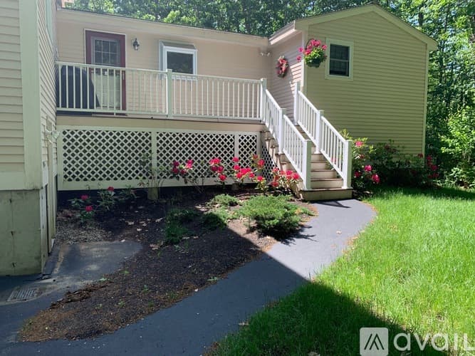 Kennebunk Apartment: 24 Lockwood Dr