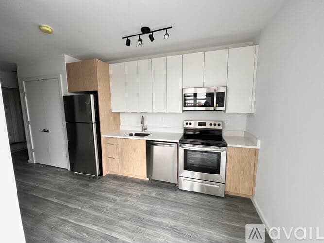 Lowell Apartment: 160 Middlesex Street