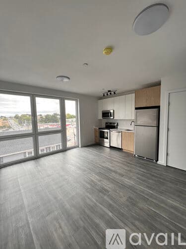 Lowell Apartment: 160 Middlesex Street
