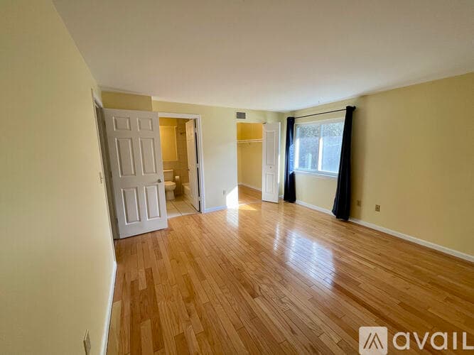 Hingham Condo: 20 Beals Cove Road