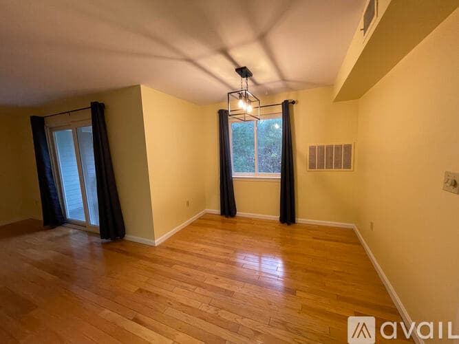 Hingham Condo: 20 Beals Cove Road