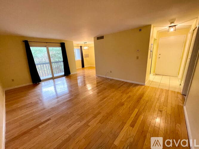 Hingham Condo: 20 Beals Cove Road