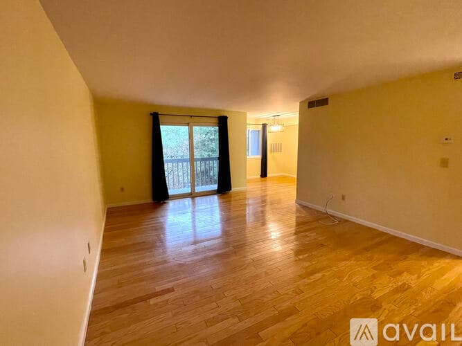 Hingham Condo: 20 Beals Cove Road