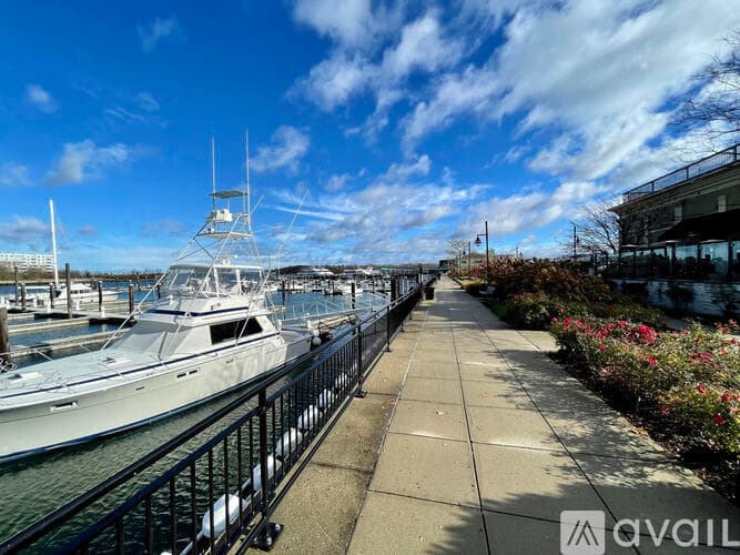 Hingham Condo: 20 Beals Cove Road