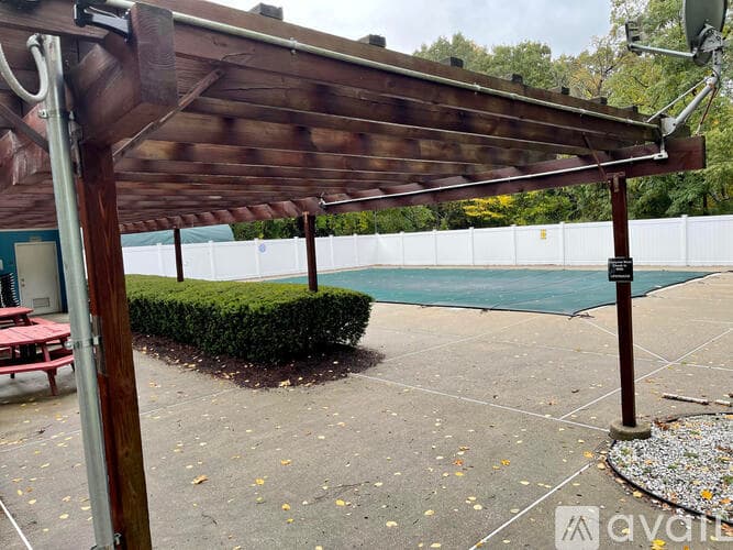 Hingham Condo: 20 Beals Cove Road