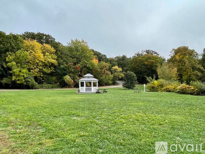 Hingham Condo: 20 Beals Cove Road