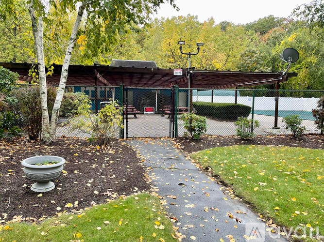 Hingham Condo: 20 Beals Cove Road