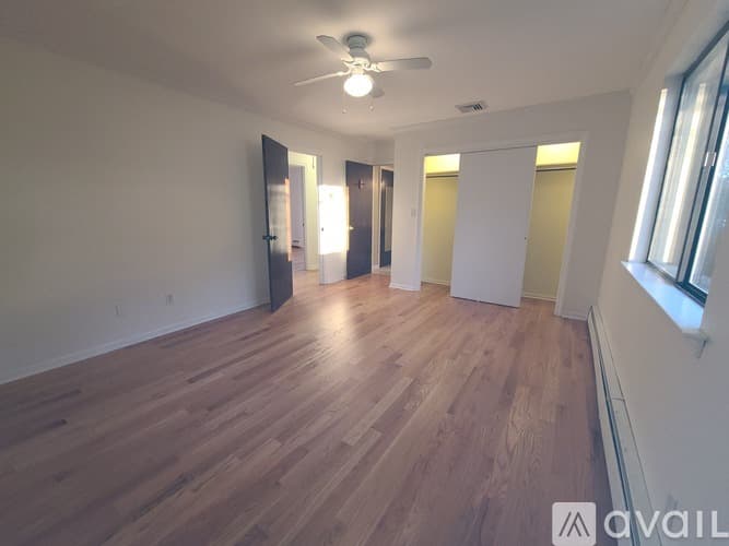 Simsbury House: 15 Hoskins Road