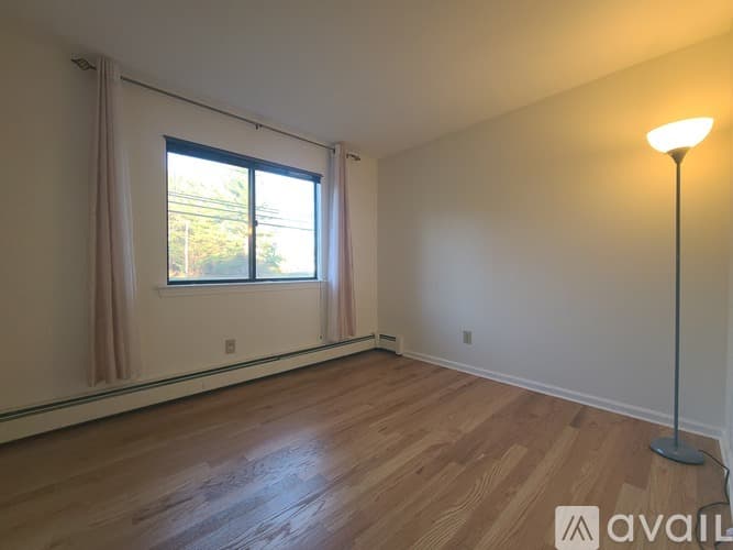 Simsbury House: 15 Hoskins Road