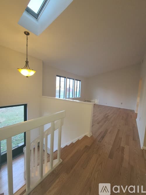 Simsbury House: 15 Hoskins Road