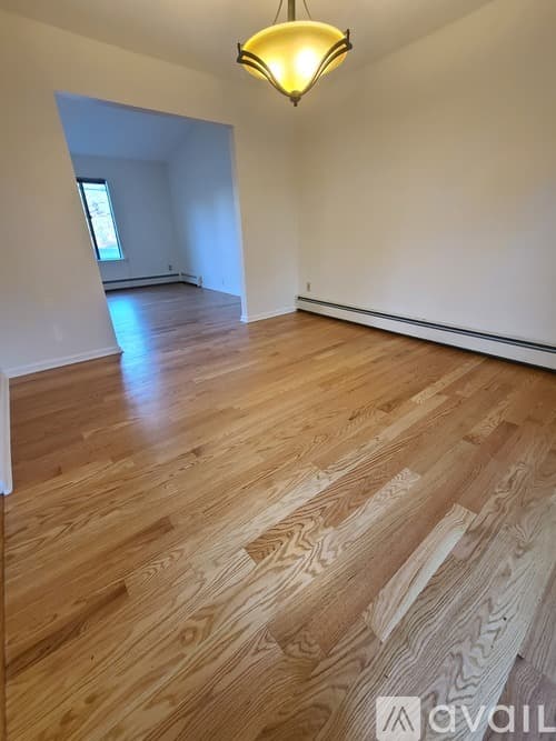 Simsbury House: 15 Hoskins Road
