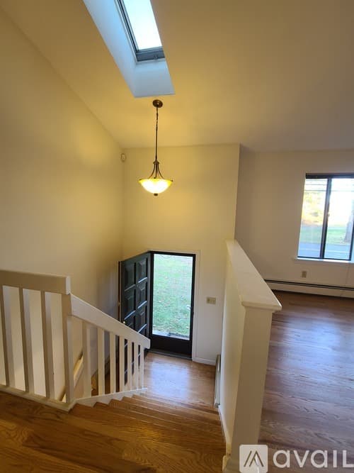 Simsbury House: 15 Hoskins Road