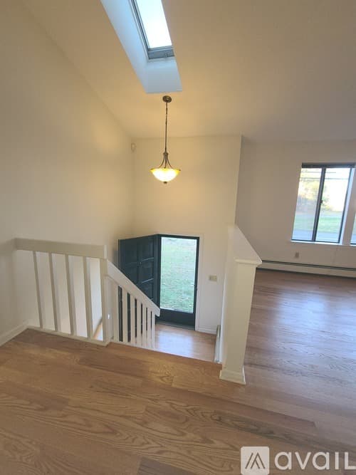Simsbury House: 15 Hoskins Road