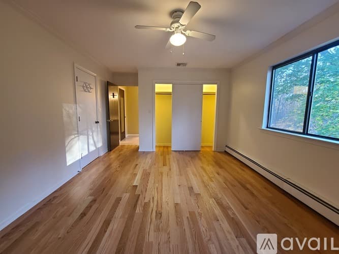Simsbury House: 15 Hoskins Road
