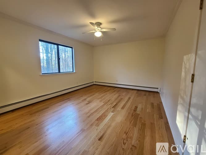 Simsbury House: 15 Hoskins Road