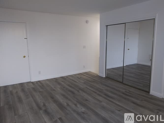Los Angeles Apartment: 408 South Venice Boulevard