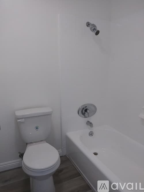 Los Angeles Apartment: 408 South Venice Boulevard