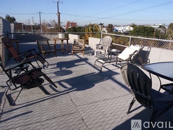 Los Angeles Apartment: 408 South Venice Boulevard
