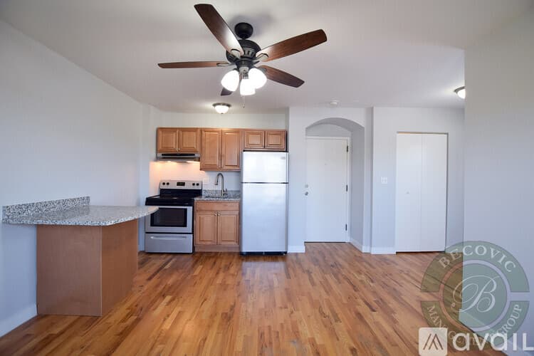 Chicago Apartment: 7450 N Greenview Ave