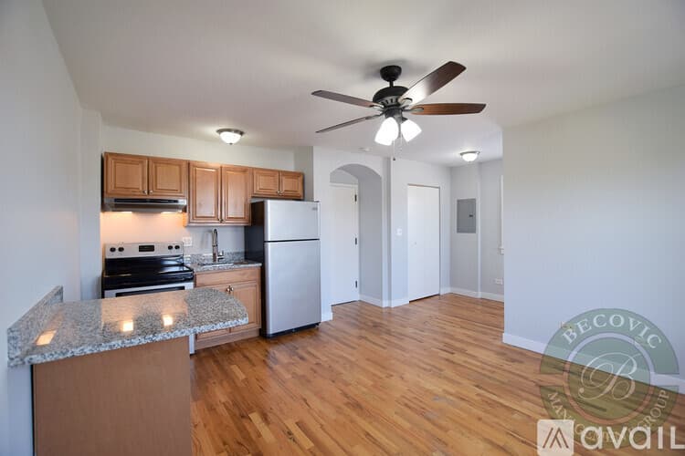 Chicago Apartment: 7450 N Greenview Ave