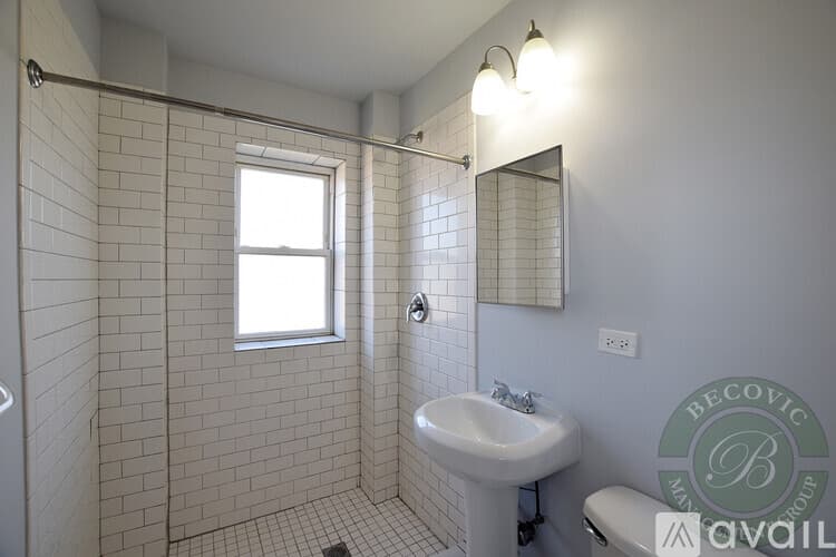 Chicago Apartment: 7450 N Greenview Ave