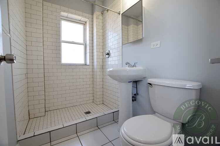 Chicago Apartment: 7450 N Greenview Ave
