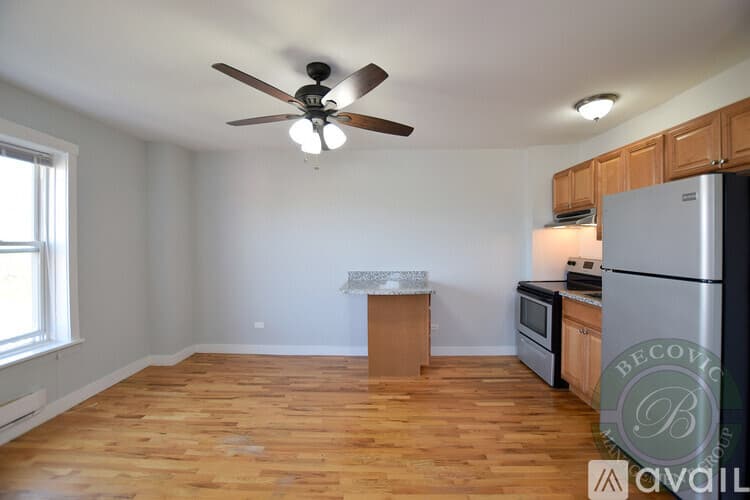 Chicago Apartment: 7450 N Greenview Ave