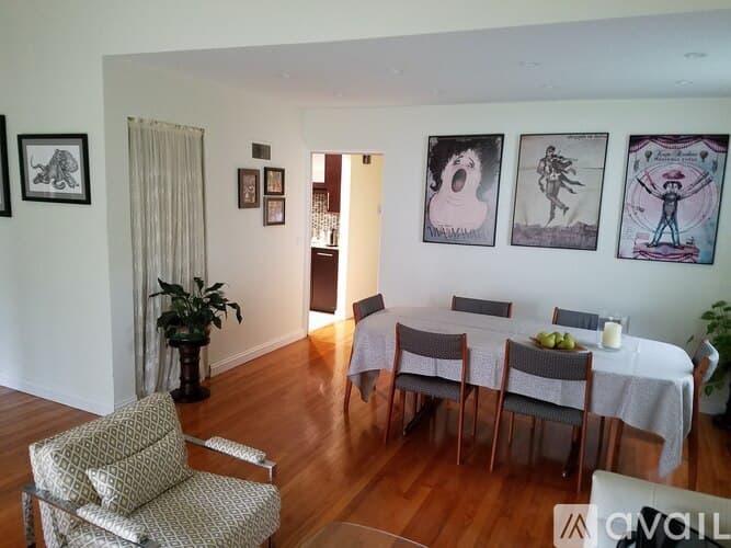Saint Louis House: 3 Seawood Court