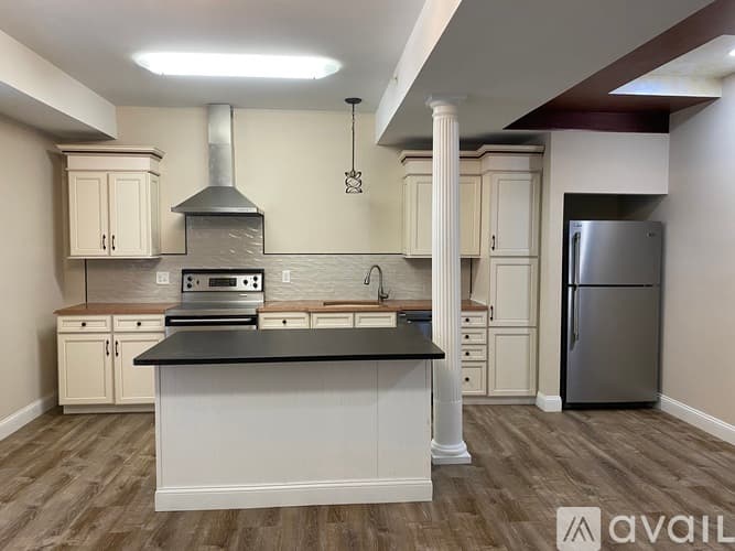Griswold Apartment: 1 Brown Ave
