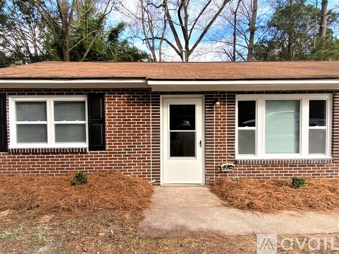 Hinesville House: 509 Eisenhower Dr
