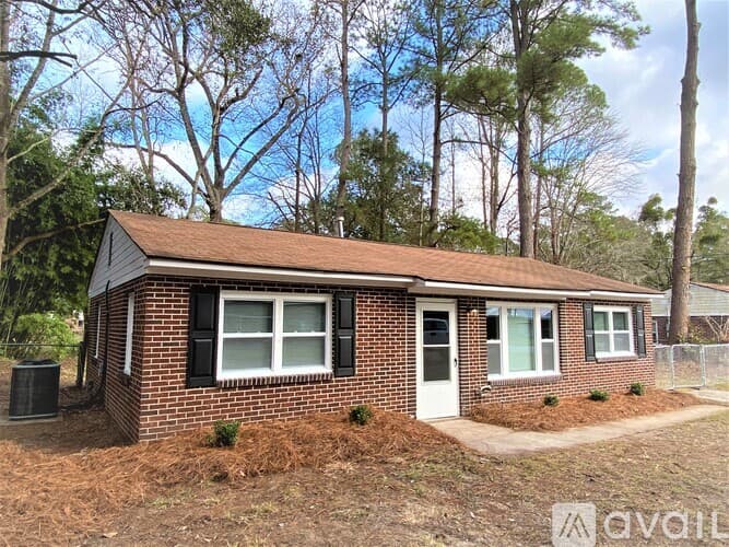 Hinesville House: 509 Eisenhower Dr