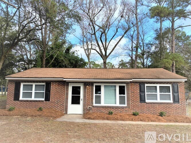 Hinesville House: 509 Eisenhower Dr