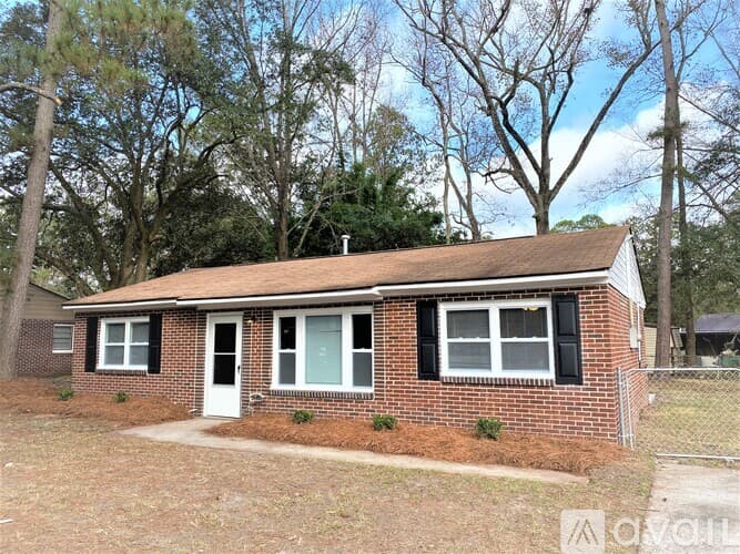 Hinesville House: 509 Eisenhower Dr