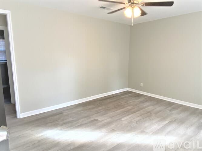 Hinesville House: 509 Eisenhower Dr