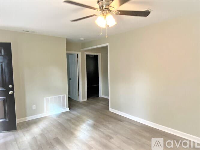 Hinesville House: 509 Eisenhower Dr