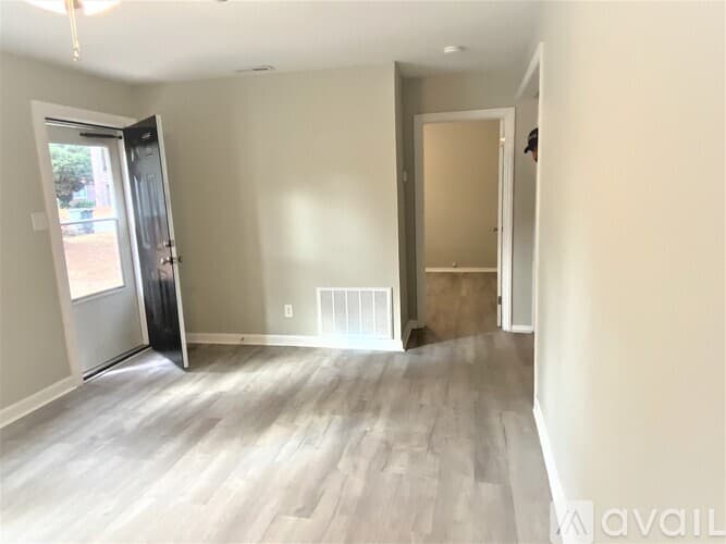 Hinesville House: 509 Eisenhower Dr