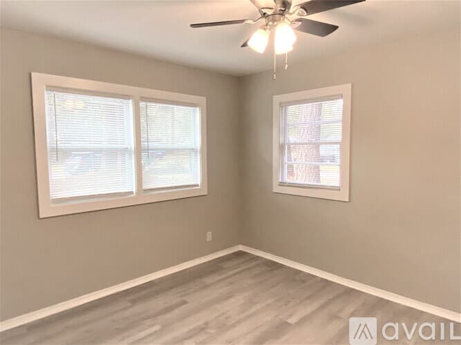 Hinesville House: 509 Eisenhower Dr