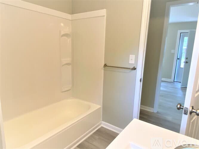 Hinesville House: 509 Eisenhower Dr