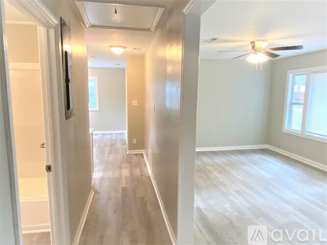Hinesville House: 509 Eisenhower Dr