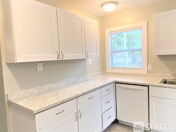 Hinesville House: 509 Eisenhower Dr