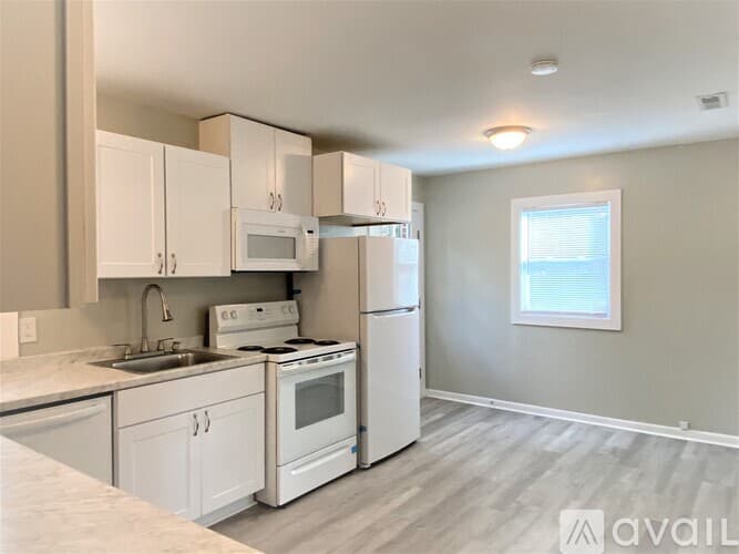 Hinesville House: 509 Eisenhower Dr