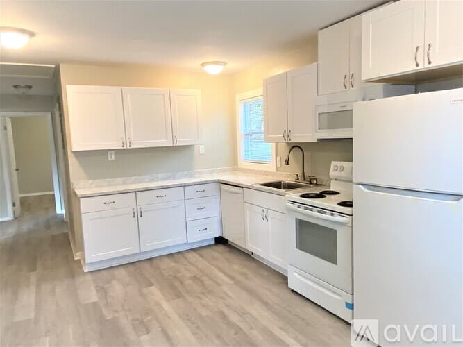 Hinesville House: 509 Eisenhower Dr