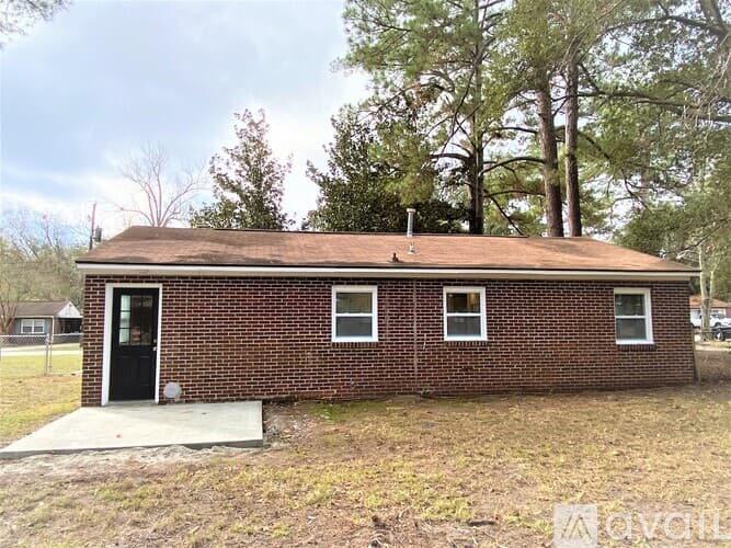 Hinesville House: 509 Eisenhower Dr