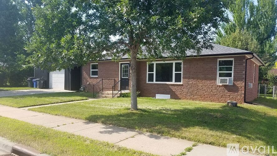 Rapid City House: 4224 W Chicago St